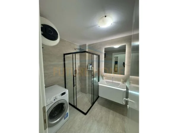 Tirane, jepet me qera apartament 2+1+Ballkon Kati 3, 112 m² 700 € (21 Dhjetori)