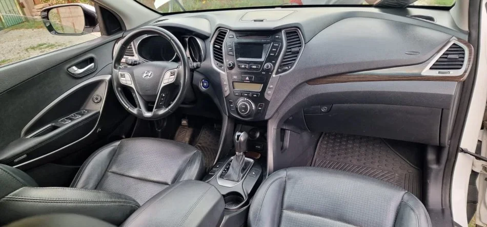 Tirane, shes makine Huyndai Benzin, e bardhë automatik 230.000 km 9.800 €