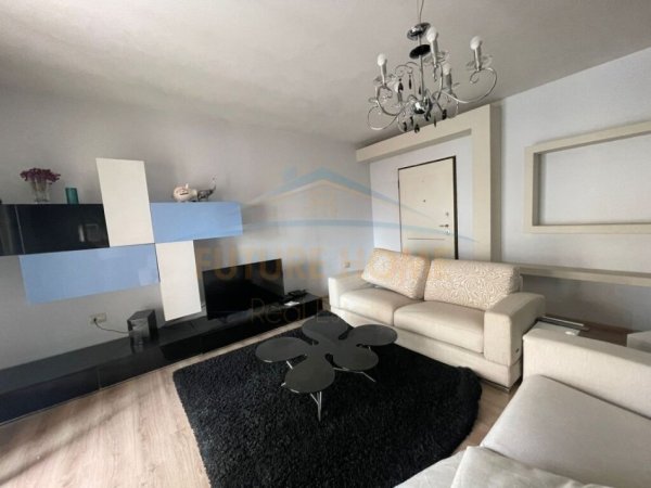 Tirane, jepet me qera apartament 2+1+Ballkon Kati 3, 150 m² 800 € (Rruga e Barrikadave)