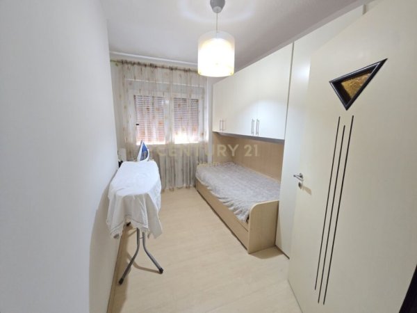 Tirane, jap me qera apartament 3+1+2 + 2 POSTE PARKIMI , 125 m² 950 € (Ish Stacioni i Trenit)