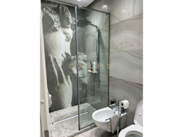 Tirane, jap me qera apartament 3+1+3+ Post Parkimi.+Ballkon , 177 m² 2.000 € (Kodra e Diellit)