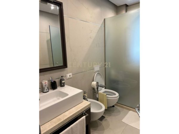 Tirane, jap me qera apartament 3+1+3+ Post Parkimi.+Ballkon , 177 m² 2.000 € (Kodra e Diellit)
