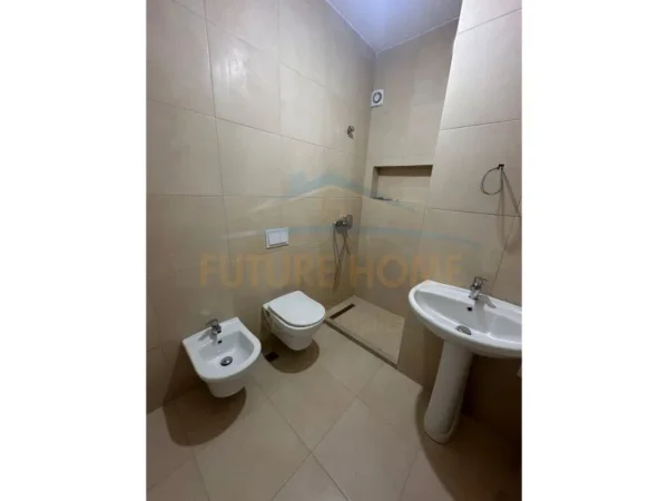 Tirane, shitet apartament 1+1+Ballkon Kati 5, 64 m² 110.660 € (Porcelan)