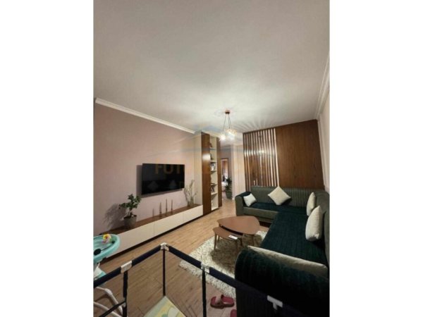 Tirane, shitet apartament 2+1+Aneks+Ballkon Kati 3, 111 m² 200.000 € (Rruga Gjin Gjergji)