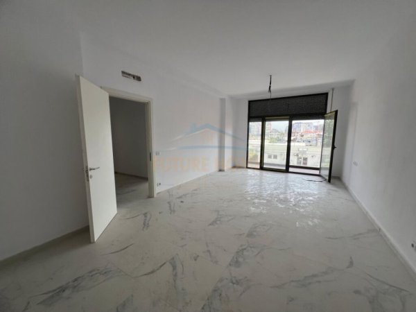 Tirane, jepet me qera apartament 2+1+Ballkon Kati 1, 97 m² 500 € (Dogana)