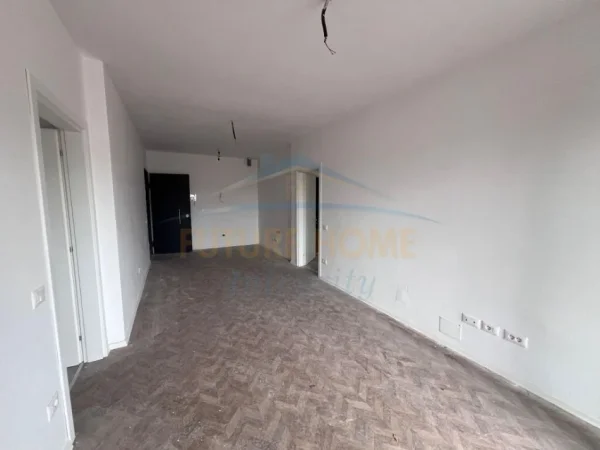 Tirane, jepet me qera apartament 2+1+Aneks+Ballkon Kati 3, 110 m² 1.300 € (Rruga e Kavajes)