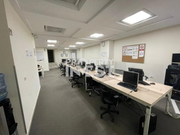 Tirane, jepet me qera ambjent biznesi , 264 m² 3.500 € (Bllok)