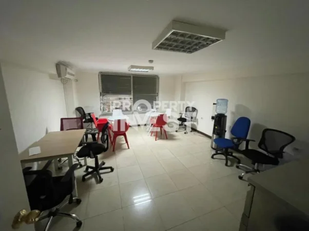 Tirane, jepet me qera ambjent biznesi , 264 m² 3.500 € (Bllok)