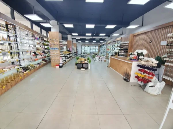 Tirane, shitet ambjent biznesi Kati 0, 400 m² 1.600.000 € (Komuna e Parisit)