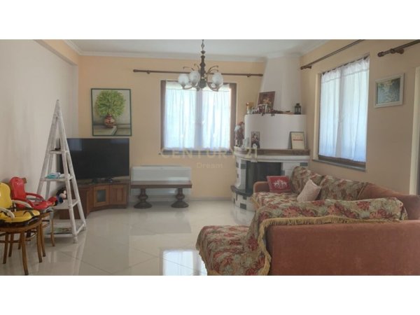 Tirane, jap me qera apartament 3+1+2+POST PARKIMI+Ballkon , 147 m² 1.000 € (Liqeni i Thatë)