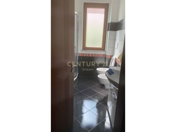 Tirane, jap me qera apartament 3+1+2+POST PARKIMI+Ballkon , 147 m² 1.000 € (Liqeni i Thatë)
