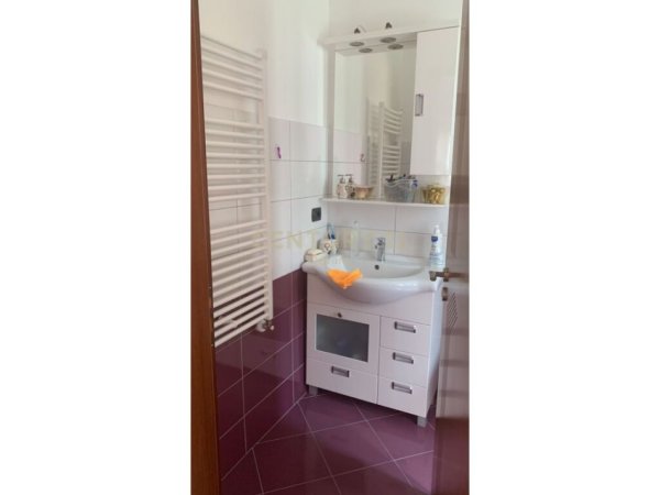 Tirane, jap me qera apartament 3+1+2+POST PARKIMI+Ballkon , 147 m² 1.000 € (Liqeni i Thatë)
