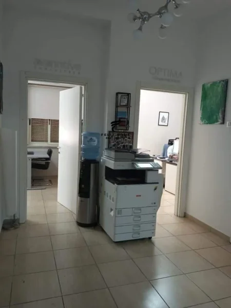 Tirane, jepet me qera zyre Kati 1, 140 m² 1.500 € (BLLOKU)