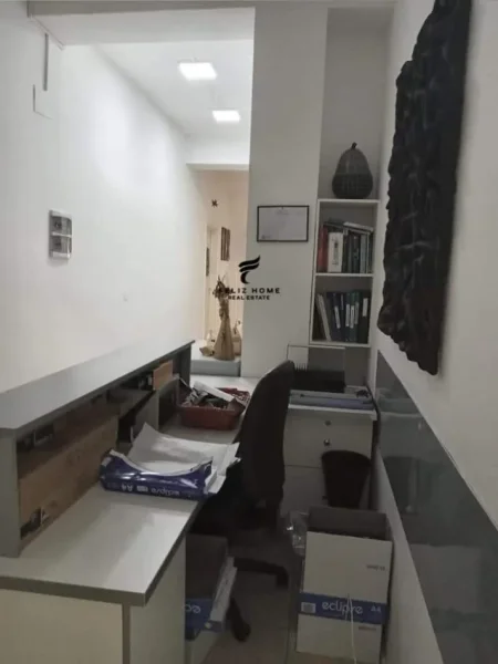 Tirane, jepet me qera zyre Kati 1, 140 m² 1.500 € (BLLOKU)