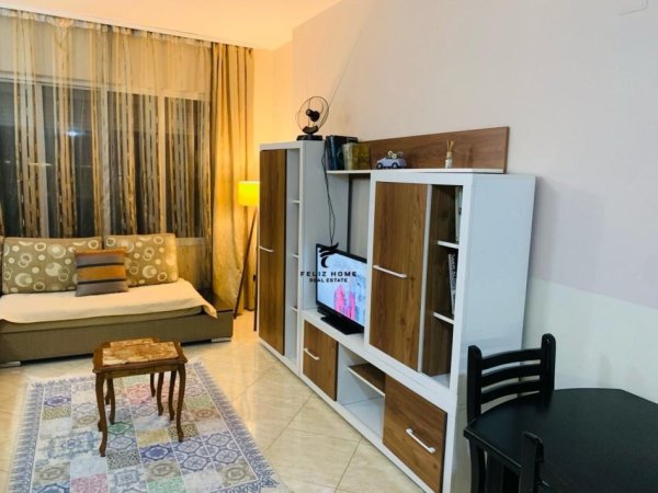 Tirane, jepet me qera apartament 1+1+Ballkon Kati 4, 70 m² 600 € (RRUGA E KAVAJES)