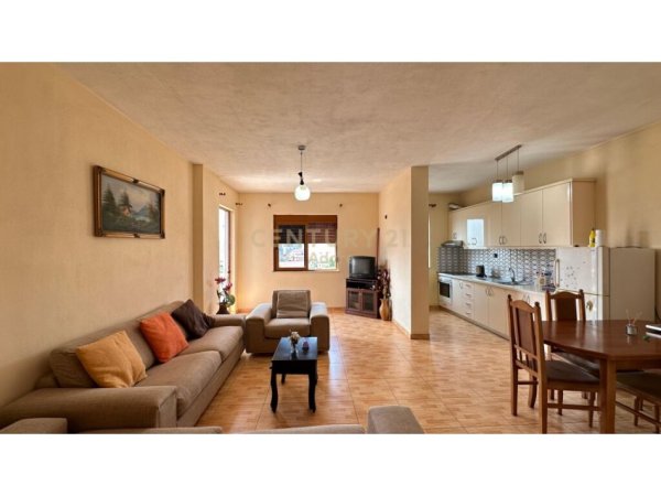 Tirane, jepet me qera apartament 1+1 Kati 5, 73 m² 350 € (Jordan Misja)