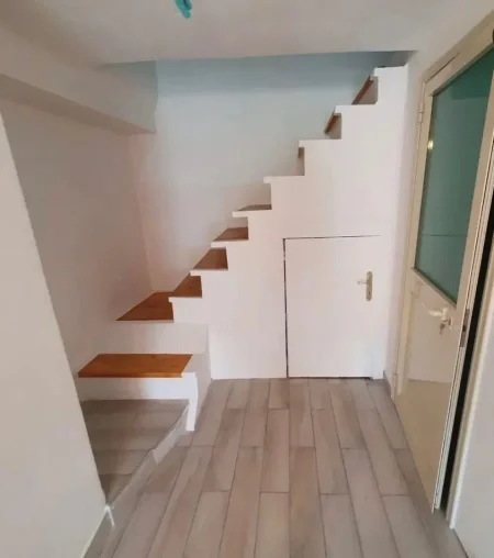 Tirane, Ambient tregtar Kati 0, 40 m² 300 € (Kombinat)