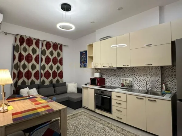 Tirane, jepet me qera apartament 2+1 Kati 4, 65 m² 600 € (NE "MYSLYM SHYR")