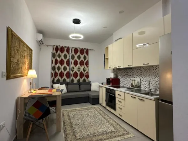 Tirane, jepet me qera apartament 2+1 Kati 4, 65 m² 600 € (NE "MYSLYM SHYR")