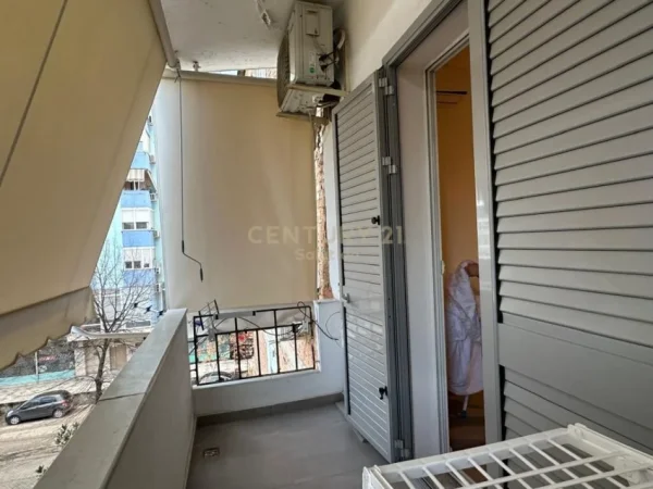 Tirane, jepet me qera apartament 2+1 Kati 4, 65 m² 600 € (NE "MYSLYM SHYR")