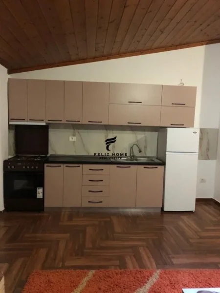 Tirane, jepet me qera apartament 2+1+Ballkon Kati 3, 115 m² 500 € (VILAT GJERMANE)