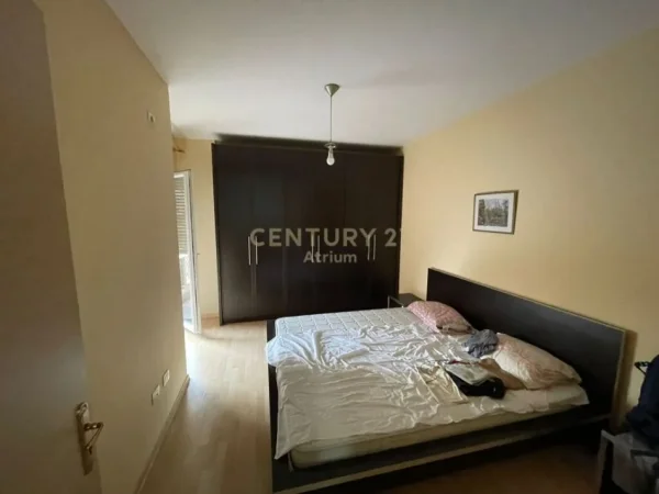 Shqiperi, jepet me qera apartament 2+1 Kati 3, 79 m² 550 € (PRANE 21 DHJETORIT)