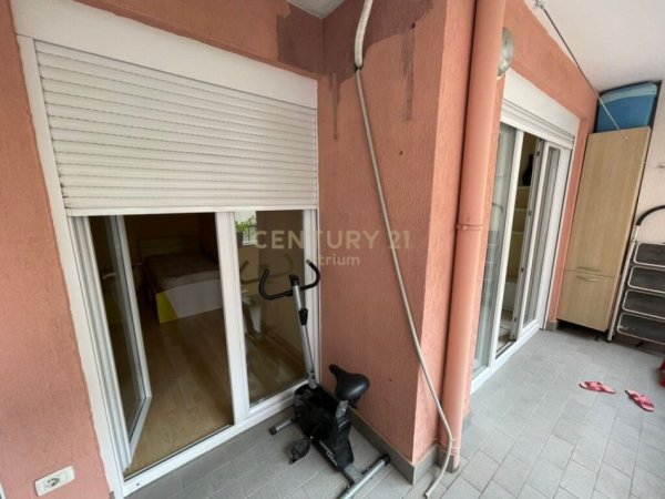 Shqiperi, jepet me qera apartament 2+1 Kati 3, 79 m² 550 € (PRANE 21 DHJETORIT)