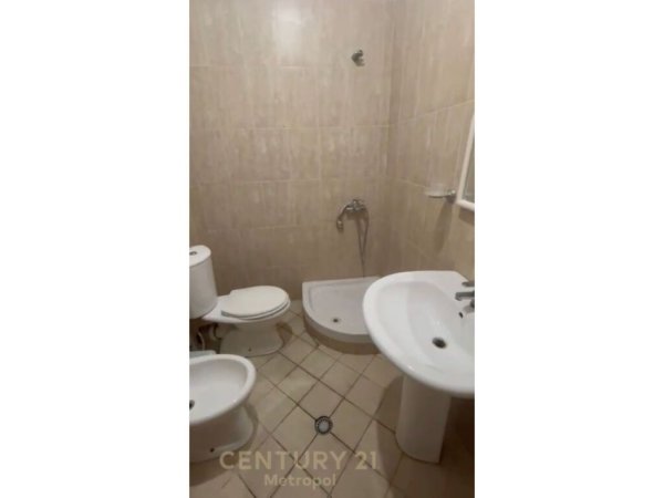 SHITET APARTAMENT 2+1+2 NE QENDER TEK 9 KATESHET.  Metropol99972