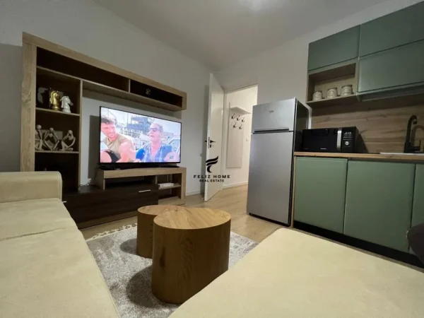 Tirane, jepet me qera apartament 1+1+Ballkon Kati 3, 70 m² 800 € (PAZARI I RI)