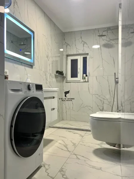 Tirane, jepet me qera apartament 1+1+Ballkon Kati 3, 70 m² 800 € (PAZARI I RI)