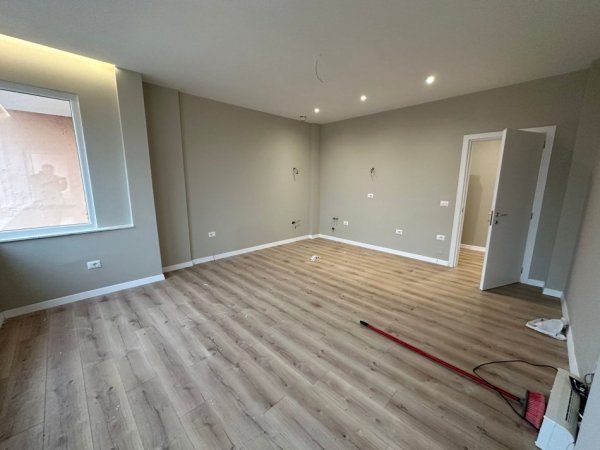 Durres, shitet apartament 1+1+Ballkon Kati 10, 62 m² 80.000 € 