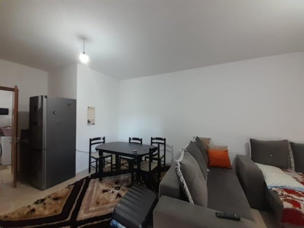 Tirane, jepet me qera apartament 1+1 Kati 3, 77 m² 600 € (Komuna e Parisit)