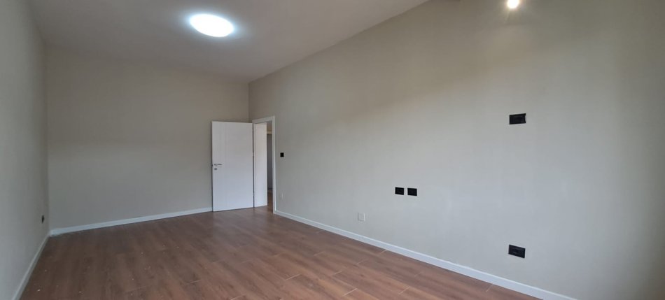 OKAZION Tirane, shitet apartament 2+1 Kati 5, 72 m² 125.000 € (MYSLYM SHYRI)