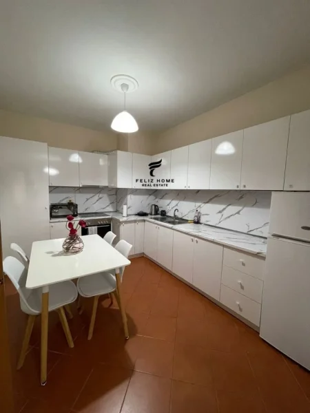 Tirane, jepet me qera apartament 2+1 Kati 7, 75 m² 800 € (BLLOKU)