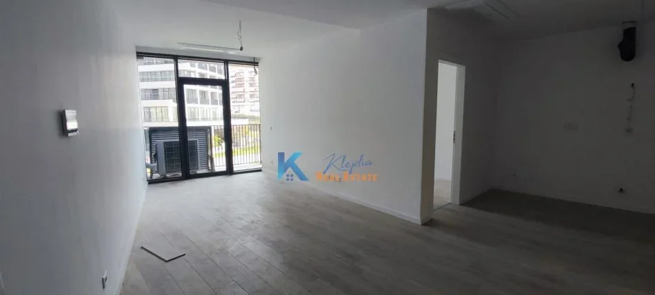 Tirane, jap me qera zyre Kati 1, 102 m² 1.300 € (Zyre per qira te Liqeni, Lake View Residence)