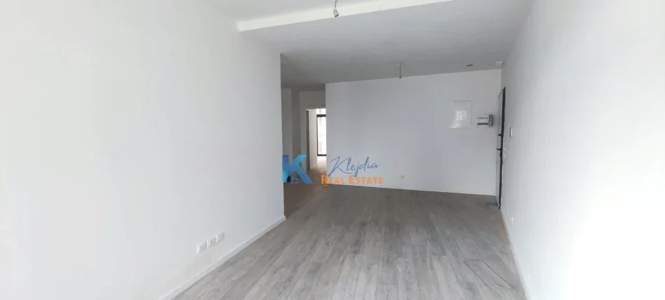 Tirane, jap me qera zyre Kati 1, 102 m² 1.300 € (Liqeni, Lake View Residence)
