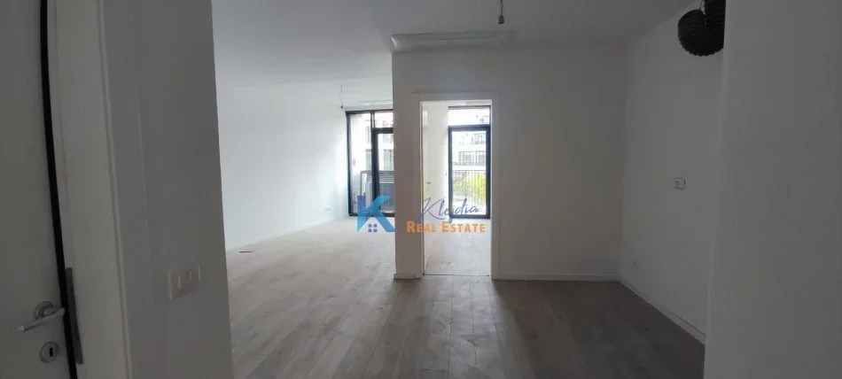 Tirane, jap me qera zyre Kati 1, 102 m² 1.300 € (Liqeni, Lake View Residence)