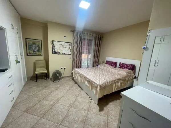 Tirane, jepet me qera apartament 2+1+Ballkon Kati 3, 128 m² 550 € (Afer Stadiumit Dinamo)