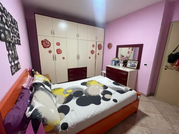 Tirane, jepet me qera apartament 2+1+Ballkon Kati 3, 128 m² 550 € (Afer Stadiumit Dinamo)