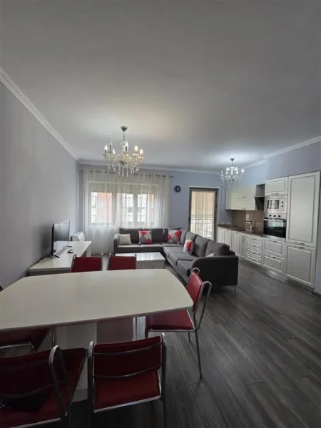 Tirane, jepet me qera apartament 3+1 Kati 4, 145 m² 1.000 € (Kompleksi Delijorgji)