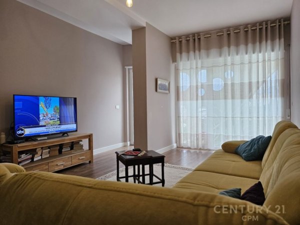Tirane, jap me qera apartament 3+1+2 , 130 m² 1.000 € (Kodra e Diellit)