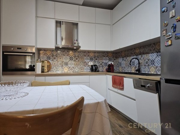 Tirane, jap me qera apartament 3+1+2 , 130 m² 1.000 € (Kodra e Diellit)