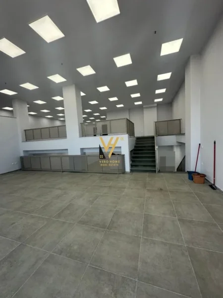 Tirane, jepet me qera ambjent biznesi Kati 0, 350 m² 3.000 € (RRUGA E ELBASANIT)