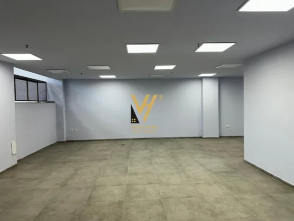 Tirane, jepet me qera ambjent biznesi Kati 0, 350 m² 3.000 € (RRUGA E ELBASANIT)