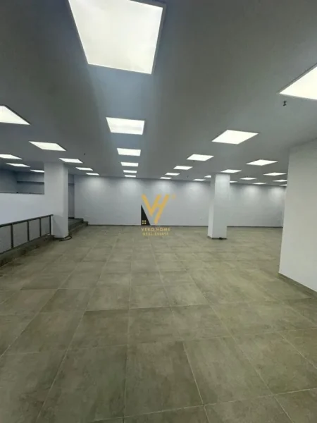 Tirane, jepet me qera ambjent biznesi Kati 0, 350 m² 3.000 € (RRUGA E ELBASANIT)