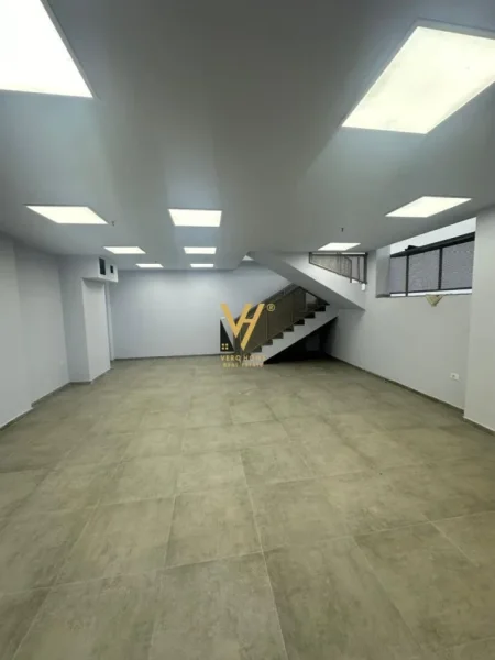Tirane, jepet me qera ambjent biznesi Kati 0, 350 m² 3.000 € (RRUGA E ELBASANIT)