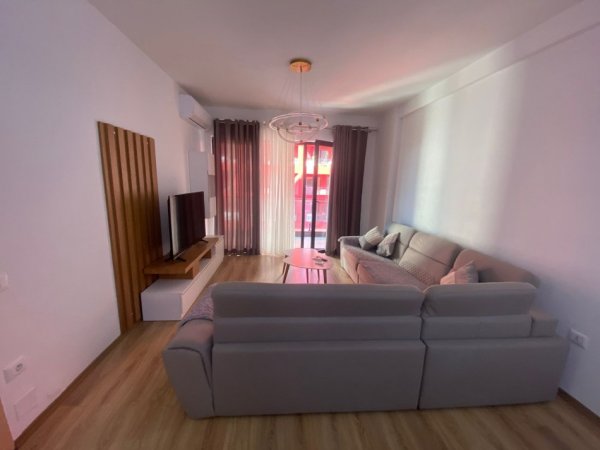 Tirane, jepet me qera apartament 2+1 Kati 5, 110 m² 600 € (Rruga e Dibres)