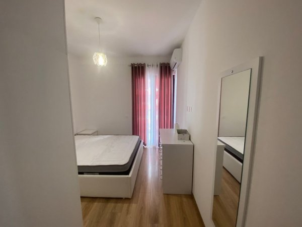 Tirane, jepet me qera apartament 2+1 Kati 5, 110 m² 600 € (Rruga e Dibres)