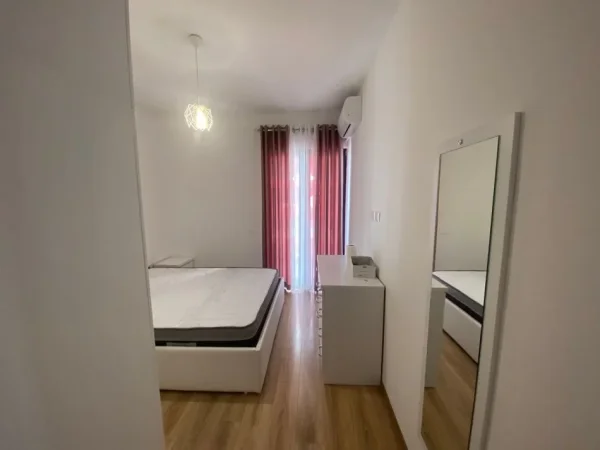 Tirane, jepet me qera apartament 2+1 Kati 5, 110 m² 600 € (Rruga e Dibres)