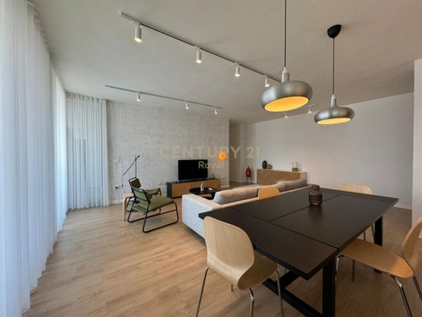 Tirane, jepet me qera apartament 3+1 Kati 8, 144 m² 1.600 € 